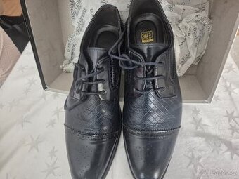 Boty tmave modre společenské 44 32,5