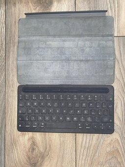 Pouzdro s bezdrátovou klávesnicí s magnetickým uchycením pro