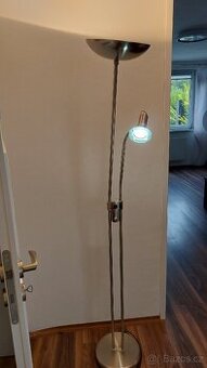 Stojcí pokojová lampa