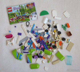 Lego Friends Mia a přívěs pro koně