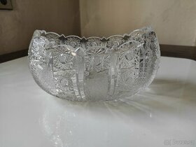 Starožitná mísa z broušeného skla