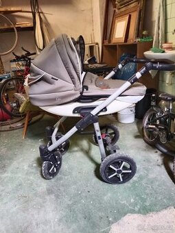 Sportovní kočárek s velkými koly – do terénu