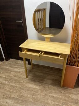 Kosmetický stolek