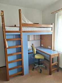 Patrová postel se šatní skříňí a psacím stolem