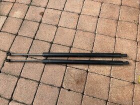 VW T5 tlumiče zadní vrata, zámek přední kapoty