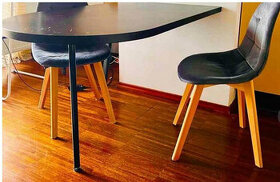 Dřevěný jídelní stůl na jedné noze + židle