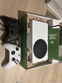 Xbox series S 512 GB SSD + 2 ovladače