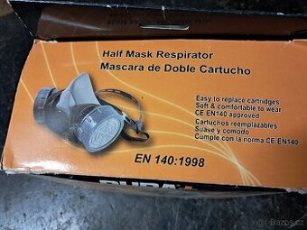 Respirator polomaska