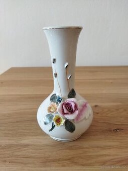 Zdobená porcelánová vázička, retro
