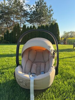 Vajíčko: Cybex Platinum Cloud Z i-Size Simply Flowers