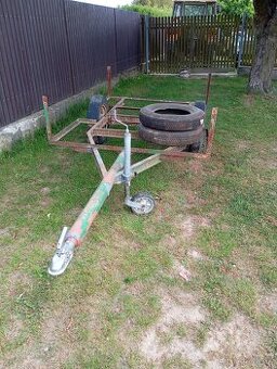 Přívěs za traktor, auto, čtyřkolku.