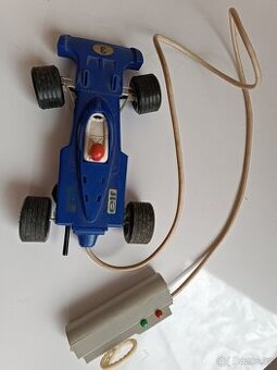 Prodám retro auto na baterky.
