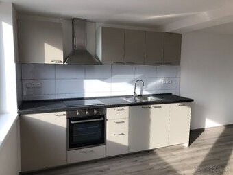 Pronájem velkého 1+kk s lodžií, Telč - Staré Město
