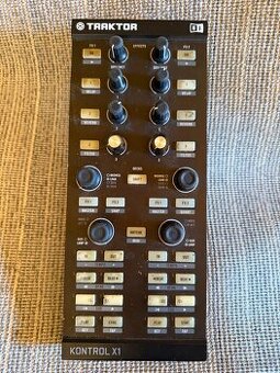 DJ kontroller Native Instruments Traktor Kontrol X1 MK1