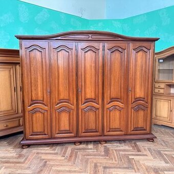 Šatní skříň dubová