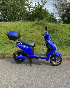 Elektroskutr bez ŘP Elektropower Nova M3 1000W 25 km/h