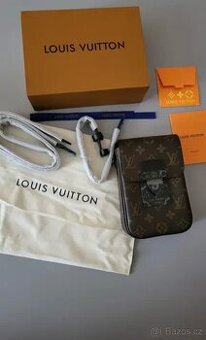 Louis Vuitton kabelka pres rameno