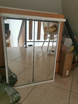 Zrcadlová skříňka