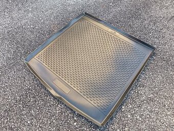 Prodám novou vanu do kufru VW golf 8