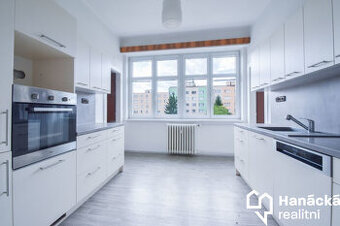 Prodej prostorného bytu 3+1+jídelna v Přerově