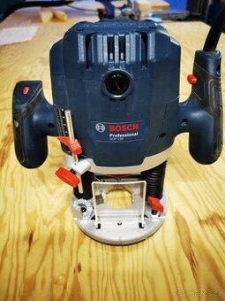 Horní frézka Bosch Professional GOF 130 230 V