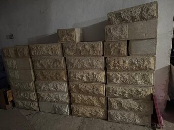 Pískovcové bloky – na plot, zídku nebo jako květináč