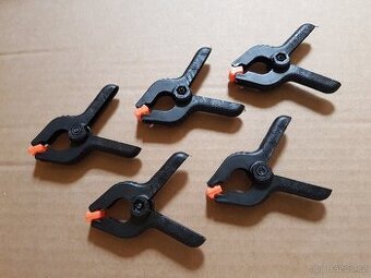 Rychlosvěrky malé pro modeláře a domácnost