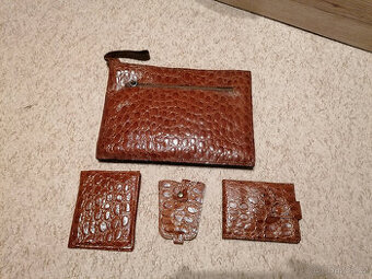 Pánská retro kabelka s peněženkami a klíčenkou.