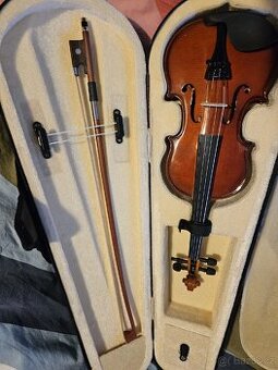 Housle 1/8 ve skvělém stavu