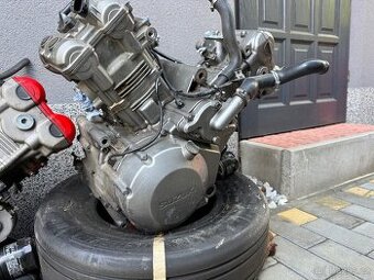 Motor Suzuki SV1000 01-03