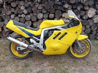 SUZUKI GSX-R 750
