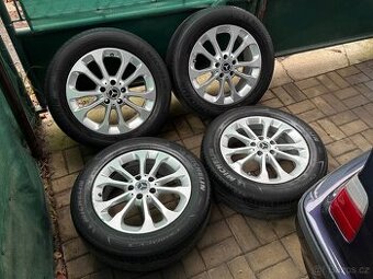 Mercedes-Benz GLA R17 kola