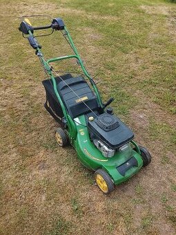 Benzínová sekačka s pojezdem