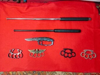 Teleskopický obušek 2 ks + 5 x kovový boxer s nožem