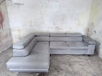 Sedací souprava světle šedé barvy