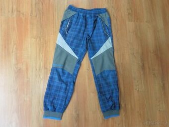 3x sportovní kalhoty, 4x džíny a 2x kraťasy vel. 146 cm