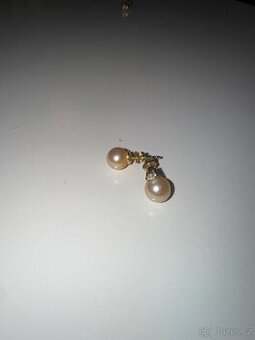 Náušnice z pravých perel s briliantikem ve zlatě