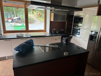 Moderní kuchyň s ostrůvkem