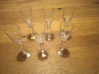 Skleničky na panáky