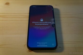 iPhone 13 – zamknutý iCloud, prakslý display