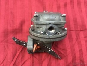 Tatra 613 palivové čerpadlo