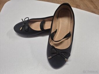 Černé dívčí balerýnky velikost 34