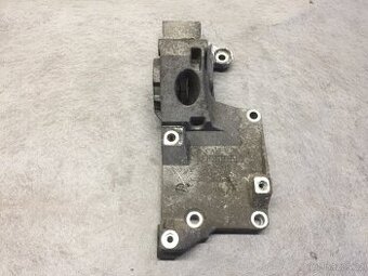 VW, ŠKODA 1.9TDI 74KW ATD - DRŽÁK ALTERNÁTORU 038 903 143 R