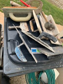 Zednické nářadí. Praha 6.