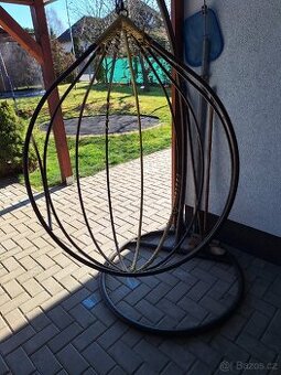 Konstrukce na zahradni houpacku