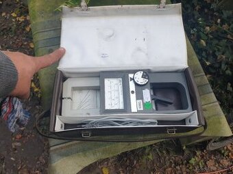 Klešťový ampervoltmetr PK 220