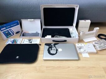 Macbook Pro + příslušenství viz popis