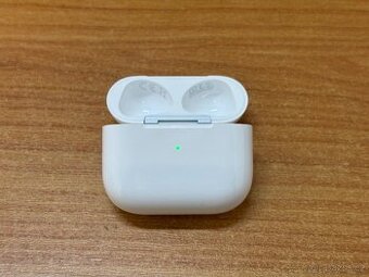 Apple AirPods 3 (2021) Magsafe nabíjecí pouzdro