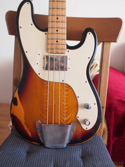 Squier Vintage Modified Telecaster Bass.
