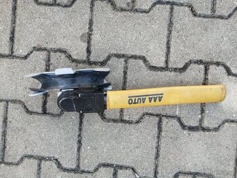 Zámek na volant